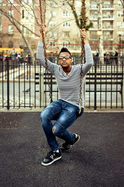 Moshe Alpert  - "Annelerimle hep çok yakın oldum ama tabii ki onlardan nefret ettiğim bir gençlik dönemim oldu."  -