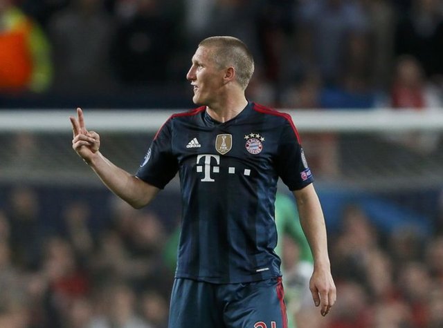 16- Bastian Schweinsteiger (Bayern Münih) - Kazanç: 16 milyon Dolar - Maaş: 13 milyon Dolar - Ciro: 3 milyon Dolar