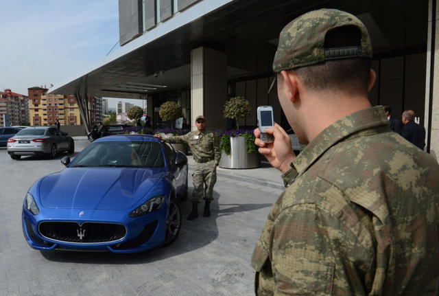 Gün boyu sürecek etkinlik kapsamında, Maserati'nin 50'ye yakın davetlisine modellerin teknik ve performans özellikleri hakkında bilgi verilirken, İtalyan pilotlar eşliğinde, önceden belirlenen parkurda test sürüşleri gerçekleştirildi.