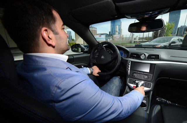 Maserati'nin dört koltuklu ve kumaş tavanlı modeli GranCabrio ise 450 HP güç üreten 4.7 litrelik V8 motoru, MC Auto Shift yazılımlı süper hızlı 6 ileri otomatik şanzımanı...