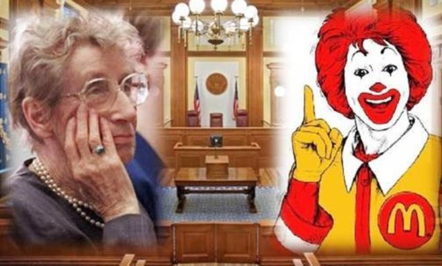 Doksanların başında, New Mexico'da yaşlı bir kadın, üzerine döktüğü sıcak kahve yüzünden pek çok yerini yakmış ve McDonald's'ı dava etmişti.