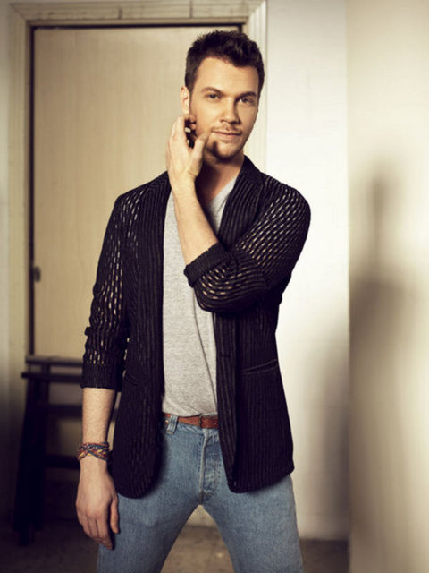 50 BİN EURO FARK ÖDEDİ - Sinan Akçıl, "Kutsal kadın" dediği sevgilisi Ebru Şallı'ya hediye aldığı otomobili satıp kendisine lüks bir cip aldı.