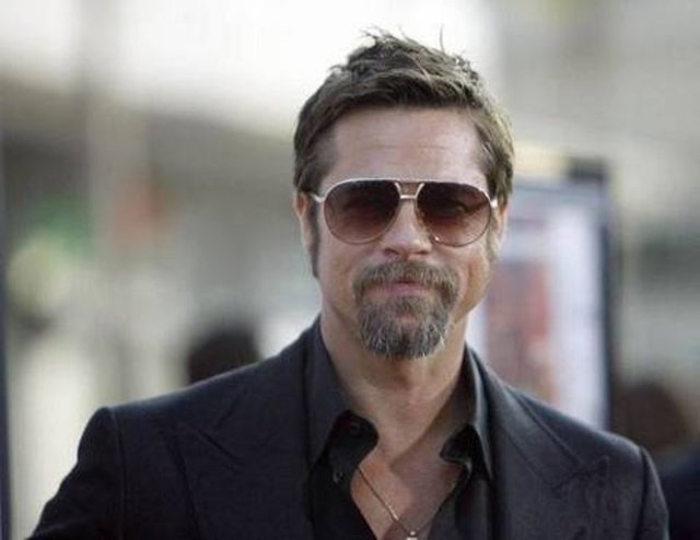 - Brad Pitt - BMW Hydrogen 7