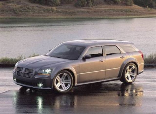 Ebru Şallı - Dodge Magnum