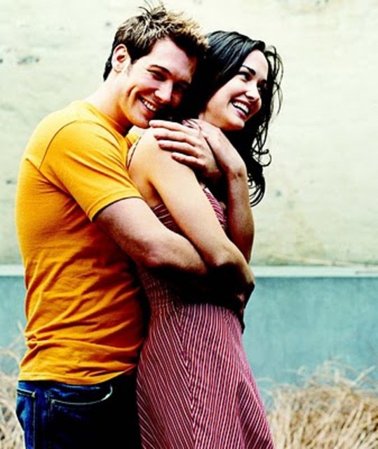 Gerçekten zaman zaman düşünüyorum, sevgili ne işe yarar? En başta söylediğim gibi, seksle ilgili kısmı çıkartırsak, bir sevgilinin hayatımızdaki rolü nedir?  -