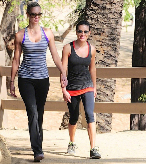 Çok yağ yaktıran kaslarınızı çalıştırın - Ne kadar çok kasınız çalışırsa, yaktığınız kalori miktarı o kadar çok demektir, sadece oturuyor olsanız bile.