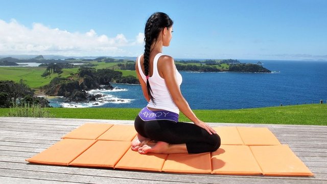 Susuz kalmayın - Su ihtiyacını karşılamak, daha uzun süre egzersiz yapmanızı, dolayısıyla kalori yakmanızı sağlar.