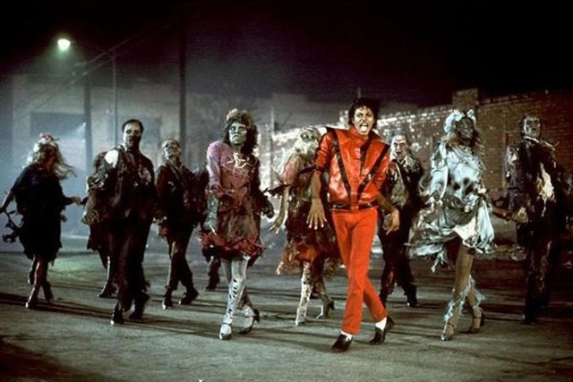 Thriller -  - Michael Jackson'ın Thriller albümü, piyasaya çıktığı 1982 yılından bu yana 70 milyon kopya satarak dünyanın en çok satan albümü oldu.