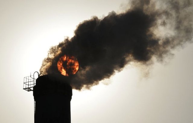 Pekin'de objektiflere takılan bu fotoğraf, çevre kirliliğinin tehlikeli boyutlara nasıl ulaştığının somut bir göstergesi oldu.