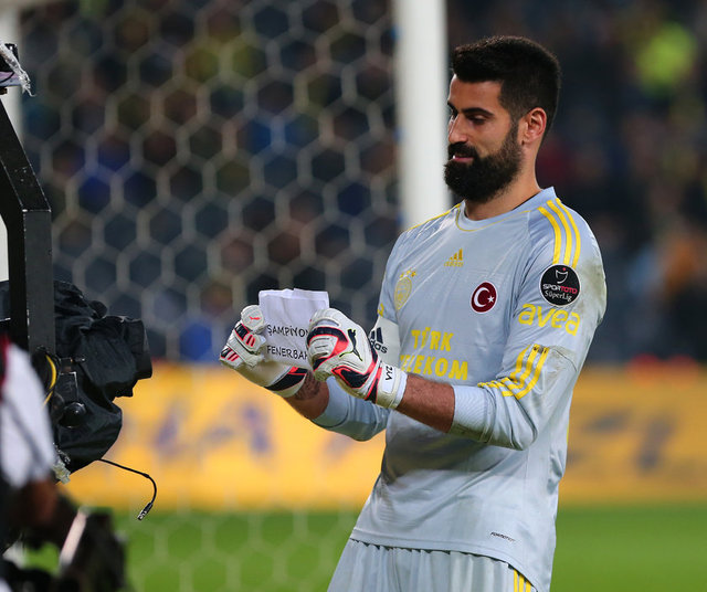 Galatasaray futbolcu Burak Yılmaz'dan ise cevap gecikmedi.