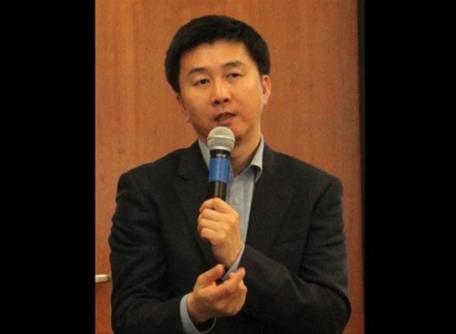 Geçen 25 yıla yakın süre içerisinde gazetecilik ve yazarlık faaliyetlerine ağırlık vermiş. Kaleme aldığı "Pyongyang'ın Akvaryumları" kitabında, kamptaki ve Kuzey Kore'deki yaşamını ve anıları bulunuyor. Kang bugün Kuzey Kore Strateji Merkezi'nin başkanlığını yürütüyor. Bu örgüt Kuzey Kore'de basın özgürlüğü ve insan haklarının tesisini amaçlıyor. Bununla birlikte Kuzey Kore halkının bilinçlenmesi en büyük amaçları. Ülkeye kaçak olarak soktukları USB bellekler ve CD'lerle bunu gerçekleştirmeye çalışıyorlarmış. Bilgisayar kullanabilen ancak İnternet erişimi olmayan Kuzey Kore halkı için ideal bir yönteme benziyor.  -  