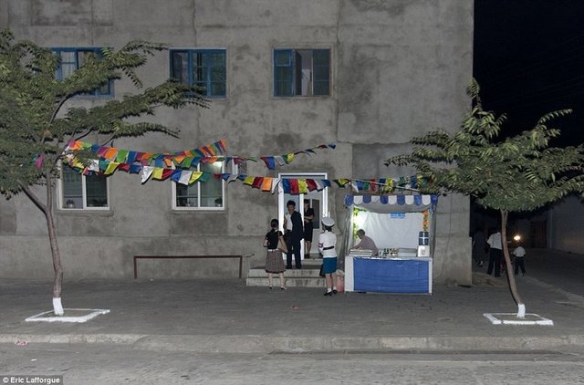 En kalifiye ve en çok çalışan işçi günlük 700 gram pirinç, birkaç kilogram et ve 20 yumurta alıyor.