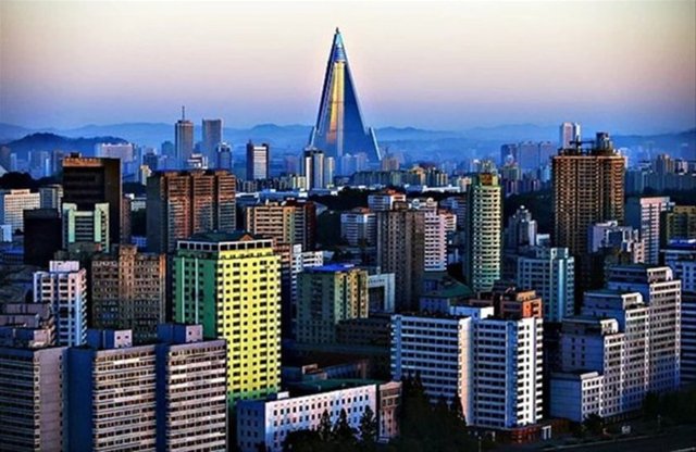 "Buna rağmen Seungjin'in bunu dış dünyaya ifade etmesi gibi bir seçeneği yoktu. Bir yandan kampta yaşarken dış dünyada milli takımın antrenörü gibi davranıyordu." -  