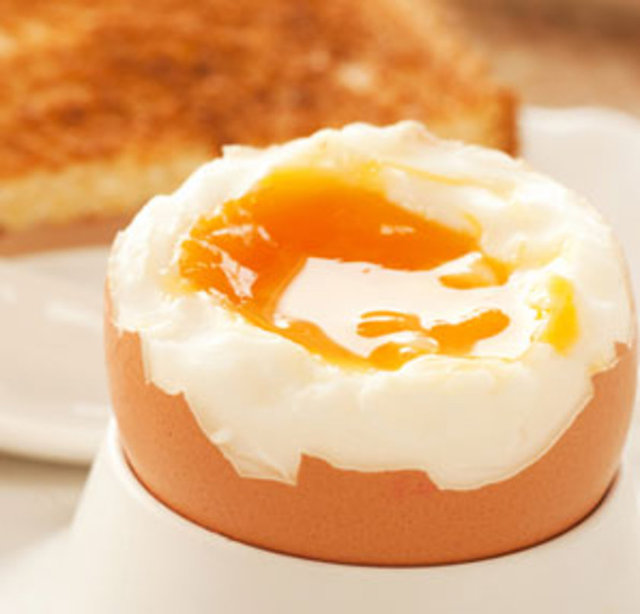 Pişirirken dikkat edilmesi gereken nokta; yumurtaya ekstra tereyağ, sucuk, salam veya sosis gibi yüksek yağlı yiyeceklerle birleştirerek omlet olarak yapmayın.