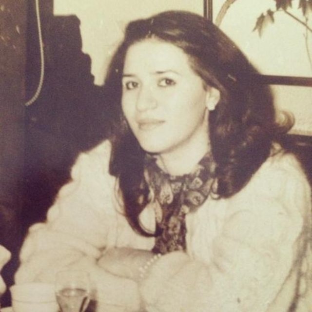 BELÇİM BİLGİN En özel gün; canım annem, seni çok seviyorum... Bütün annelerin gününü kutluyorum, her şey sizinle daha anlamlı.