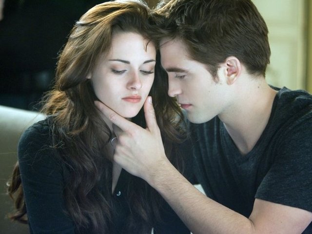 Twilight filmi set ekibi de Robert Pattinson'un kötü kokusuyla herkesi deli ettiğini açıklamıştı.