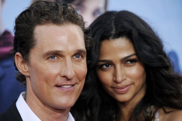 Özgür ruhlu McConaughey de Kate'in teklifini reddedip ona, kadınların doğal kokusunu sevdiğini ve bir erkek gibi koktuğunu söyledi.