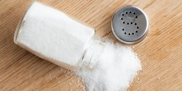 Sigara, tuz, alkol -  - İlk aşamada, sigaranın tamamen kesilmesi, fazla tuz içeren özellikle hazır gıdaların yenmemesi, alkol ve şekerli gıda alımının azaltılması veya bırakılması gerekiyor.