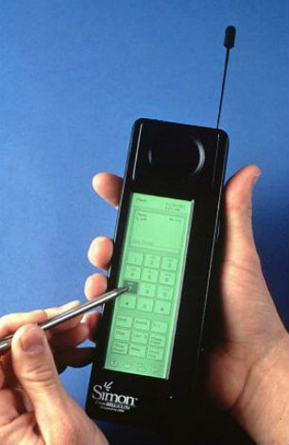 IBM firması 1993 yılında ilk dokunmatik ekranlı telefonu üretti.