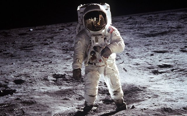 Şu an cebinizde olan akıllı telefon, aya insanları ilk kez götüren Apollo 11'in bilgisayarından daha iyi bir bilgisayar.