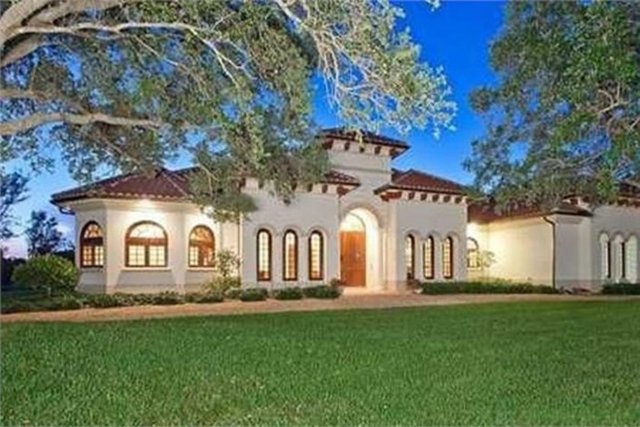 - Bill Gates- Florida'da ada - Microsoft'un kurucusu Bill Gates geçtiğimiz günlerde Florida'da 8,7 milyon dolarlık tatil adası satın aldı. 4,8 akre alana sahip olan adada atları seven kızı için 20 ahır ve de bir seyis bulunuyor.  -