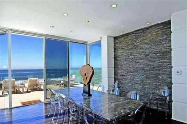 - Paul Allen- Malibu'da yazlık ev - Microsoft yöneticilerinden Paul Allen'ın birçok mülkü var ama en çok dikkat çekeni Malibu'da satın aldığı 25 milyon dolarlık yazlık evi.  -