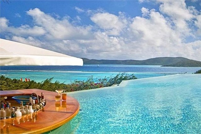 -  - Richard Branson- Necker Adası - İngiliz Virgin şirketinin sahibi, renkli kişiliğiyle bilinen Richard Branson tatil için British Virgin adalarından biri olan Necker'i kendisine satın aldı.