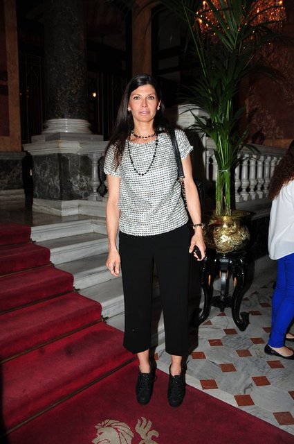ZEYNEP ÜSTÜNEL 
