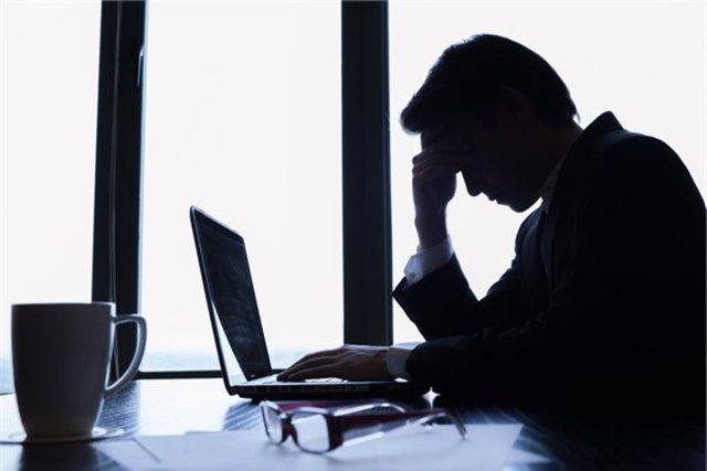 7. Borçtan kurtulun - Eğer kredi kartı borcu gibi yüksek faizli borçlara sahipseniz bunlardan kurtulmak birinci önceliğiniz olmalı.