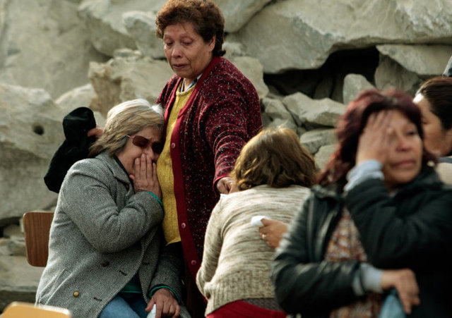 Madencilerden Jose Ojeda, yer altından ilk günlerde "Madendeki sığınakta iyiyiz, 33'ümüz de sağlamız." yazan bir not göndermişti.