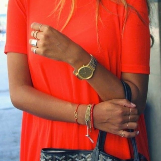 Neon renkler vazgeçilmezlerimiz olarak dolaplarımızdaki yerlerini alacak.