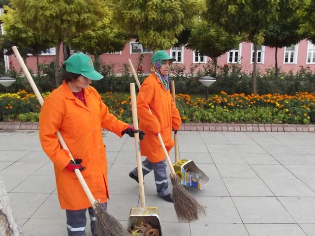 Sağlık riski: %54.8 - Kirliliğe maruz kalma:  %100 - Oturarak geçirdiği zaman: %69 - Hastalık ve enfeksiyona maruz kalma: %63