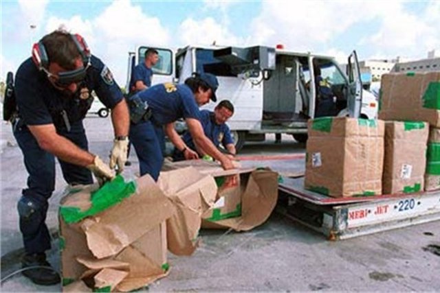 Gümrük görevlileri -