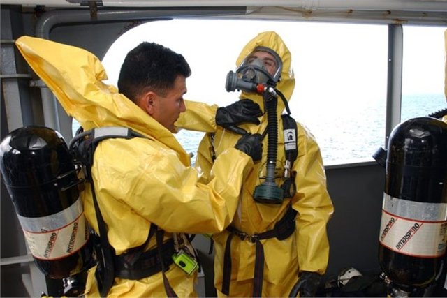 Nükleer tesis çalışanları  -