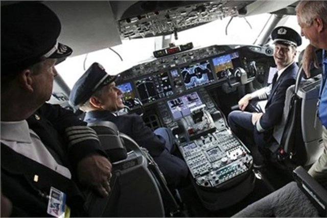 Pilotlar, uçuş görevlileri