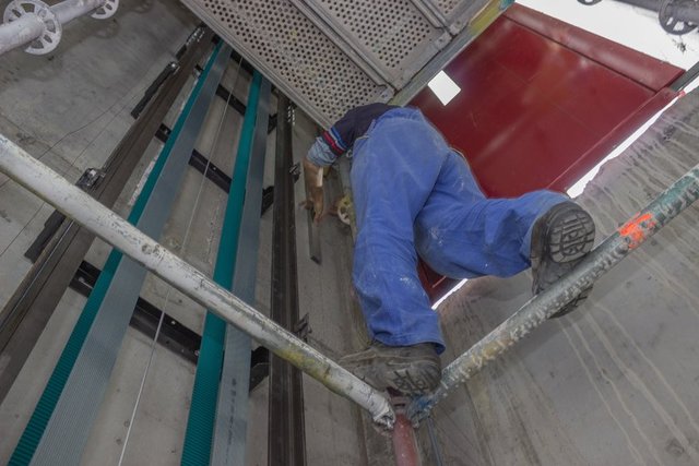 Sağlık riski: %52.8  - Tehlikeli koşullar: % 98 - Radyasyona maruz kalma: %100 - Kirliliğe maruz kalma: % 82 - Yaralanma riski: %61