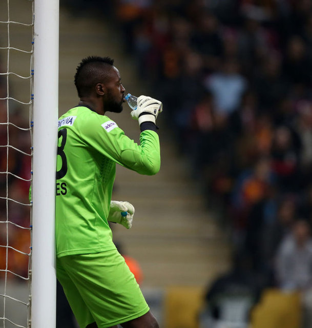 -  - Charles Itandje - Kamerun (Konyaspor)