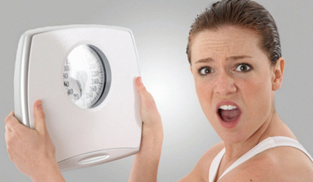 KİLO ALMA: vücudunuz etkin bir şekilde toksinleri elimine edemez ve yağ hücrelerinin içinde saklar. Bunun yanında eğer vücut yeterli su ile toksinlerin güvenli bir şekilde atamıyor ise yağ hücresini serbest bırakmaz.