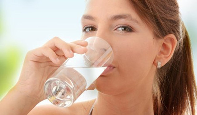 Günde ortalama 8 bardak su içmemiz gerekirken vücudumuz 10 bardak su kaybediyor.