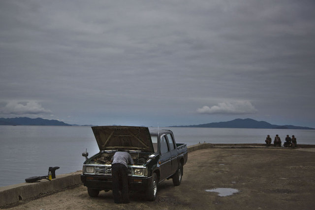 Bir aydan fazla ortalıkta görünmeyen Kuzey Kore lideri Kim, ülkesinin tanıtımı için uluslararası haber ajansı Associated Press'e şartlı izin verdi.