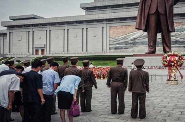 Bu heykellerin sadece tamamı görünecek şekilde fotoğraflanmasına izin veriliyor.