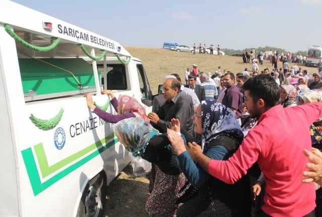 Bugün sabah 08.00 sıralarında morgdan alınan Ahmet Çelik'in cenazesi gasilhaneye götürülerek yıkandı.