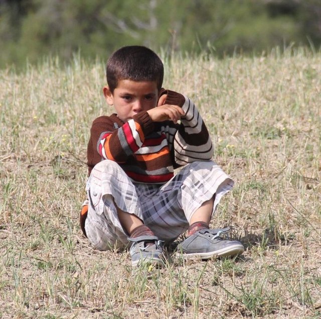 Ahmet Çelik'in ablası Fatma Göbek'in oğlu, 6 yaşındaki Osman Göbek'in, bir kenara çekilip ağlaması görenlerin yüreğini burktu.