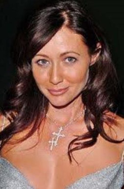 Shannen Doherty de Crohn hastalığı denilen bir hastalığa sahip. Kronik ve iltihabı bir bağırsak hastalığı olan Crohn, tüm sindirim sistemini etkiliyor. Bazen hastanın yaşam kalitesini de olumsuz etkiliyor.