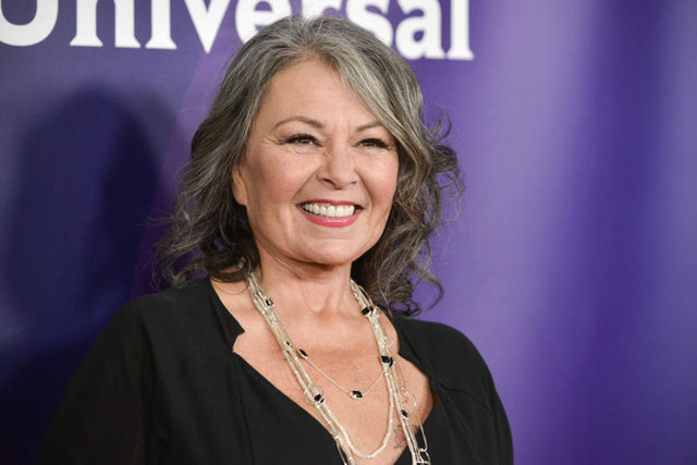 Deneyimli sinema ve TV oyuncusu sağlığı hakında şoke eden bir açıklama yaptı. 62 yaşındaki Roseanne Barr, Daily beast adlı internet sitesine verdiği röportajda görme yeteneğini kaybetmeye başladığını ve zaman içinde tamamen kör olacağını söyledi.