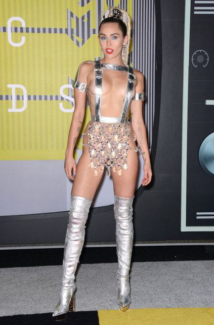 Yani kalbi normalden hızlı atıyor. Bu durum Cyrus'ın sağlığını tehdit etmese de rahatsız ediyor.