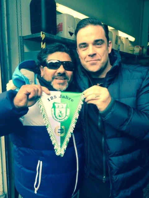 Avusturya'da gittiği kayak merkezinde Abdulkadir Atıcı'yı görünce onu Maradona zanneden Williams, otomobili durdurup yanına gitti.