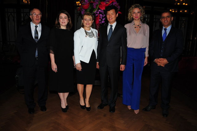KAAN DERİCİOĞLU, DİDEM ÇAPA, YOONIE JOUNG, DEMET SABANCI ÇETİNDOĞAN, ESRA OFLAZ GÜVENKAYA, MUAMMER YILDIZ