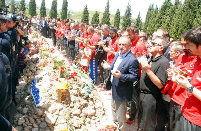 Futbolcular ise aralarına alıp sevdiği Berkay'a kendilerinden bir isteği olup, olmadığını sordu. Bu sırada bir yakının "Maça gitmeyi çok istiyordu" demesi üzerine. Milli futbolcular, "O zaman söz veriyoruz. Biz de onu bir maça götüreceğiz" dedi.