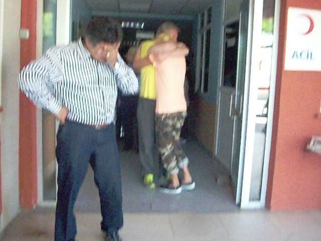 Baba Adnan Şen ile anne birbirine sarılarak gözyaşı döktü.